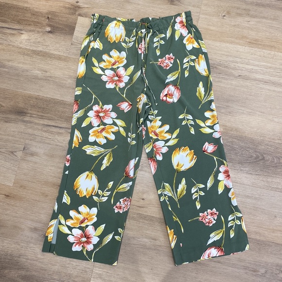 Jules & Leopold Floral Dress Capris - Picture 2 of 11